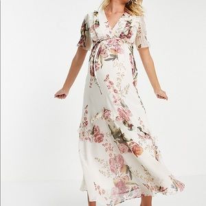 Hope & Ivy flutter sleeve maternity Maxi dress rose print
